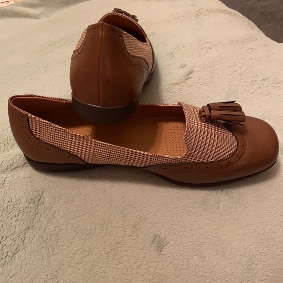 New no box Comfortview Loafers with PU and Fabric uppers. Tassel on front. 9.5M - Picture 3 of 5